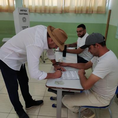 Jaison Mendes votou nesta manhÃ£ (06/10) no ColÃ©gio Floriano Peixoto em Laranjeiras do Sul 